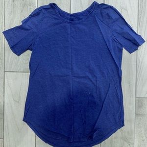 lululemon t-shirt in deep blue colour